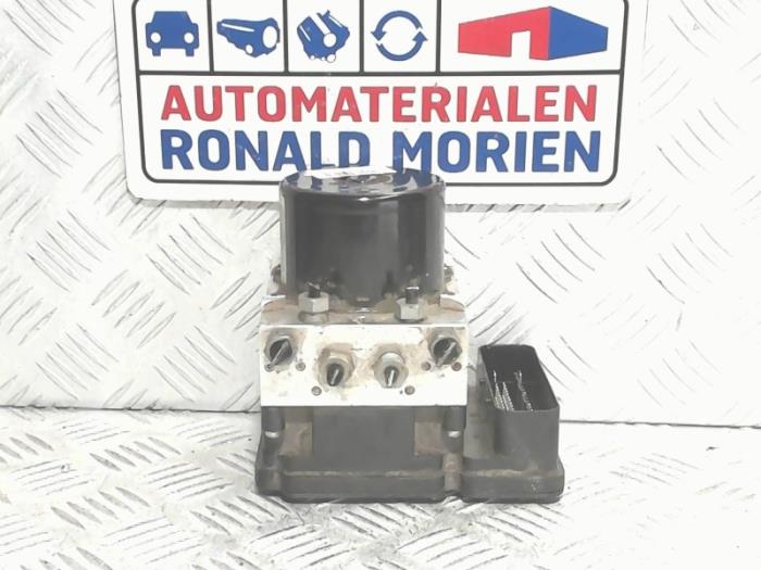 Gebruikte ABS Pomp Volvo V40 (MV) 2.0 T2 16V Prijs € 45,00 Margeregeling aangeboden door Automaterialen Ronald Morien B.V.