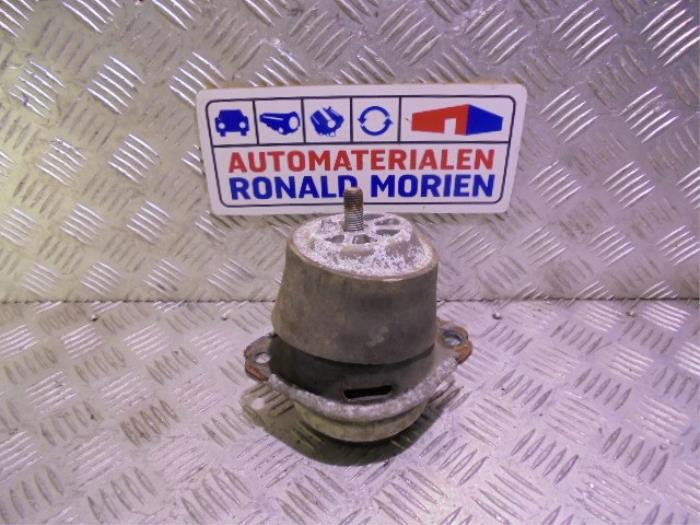 Gebruikte Motorsteun Volkswagen Touareg (7LA/7L6) 5.0 TDI V10 Prijs € 30,00 Margeregeling aangeboden door Automaterialen Ronald Morien B.V.