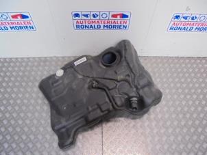 Gebruikte Brandstoftank Ford Mondeo III Prijs € 149,00 Margeregeling aangeboden door Automaterialen Ronald Morien B.V.