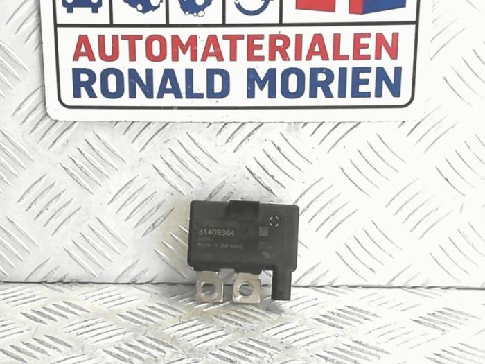 Gebruikte Accu sensor Volvo V40 (MV) 2.0 T2 16V Prijs € 25,00 Margeregeling aangeboden door Automaterialen Ronald Morien B.V.