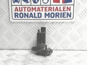 Gebruikte Ruitensproeierpomp voor Volvo V40 (MV) 2.0 T2 16V Prijs € 7,50 Margeregeling aangeboden door Automaterialen Ronald Morien B.V.