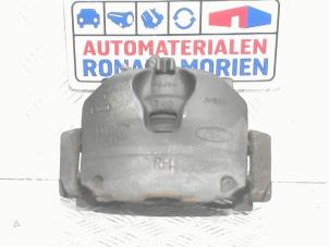 Gebruikte Remklauw (Tang) rechts-voor Ford Kuga II (DM2) Prijs € 45,00 Margeregeling aangeboden door Automaterialen Ronald Morien B.V.