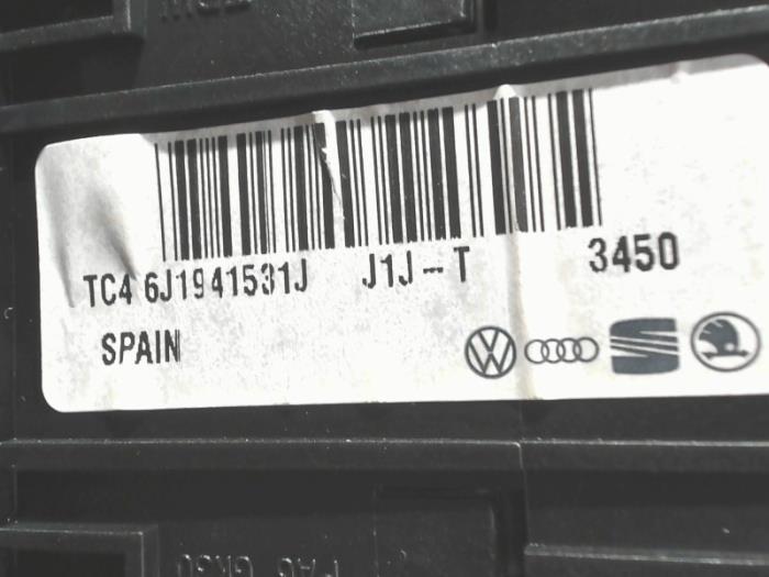 Schakelaar Licht van een Seat Ibiza IV (6J5) 1.2 TDI Ecomotive 2011