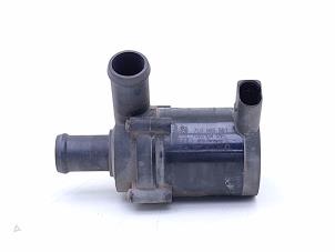Gebruikte Extra waterpomp Audi Q7 (4LB) 3.0 TDI V6 24V Prijs € 15,00 Margeregeling aangeboden door Automaterialen Ronald Morien B.V.