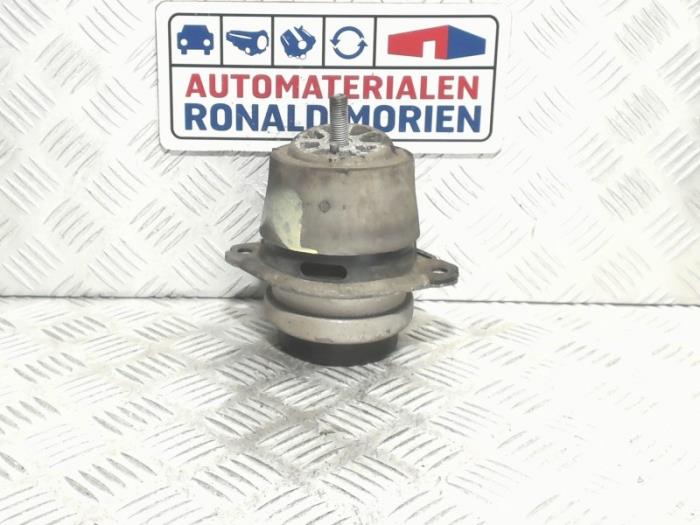 Gebruikte Motorsteun Audi Q7 (4LB) 3.0 TDI V6 24V Prijs € 45,00 Margeregeling aangeboden door Automaterialen Ronald Morien B.V.