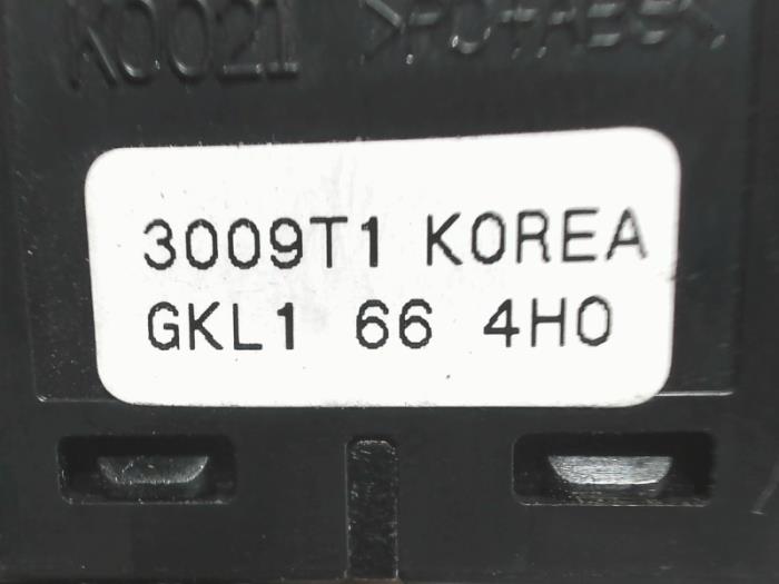 Schakelaar Paniekverlichting van een Mazda 6 (GJ/GH/GL) 2.2 SkyActiv-D 150 16V 2013