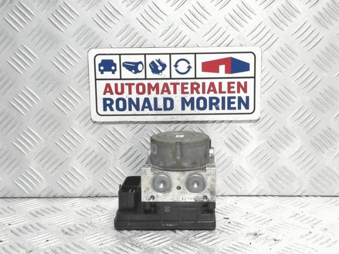 Gebruikte ABS Pomp Citroen C4 Cactus (0B/0P) 1.6 Blue Hdi 100 Prijs € 195,00 Margeregeling aangeboden door Automaterialen Ronald Morien B.V.
