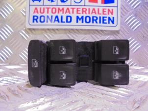 Gebruikte Combischakelaar ramen Skoda Karoq Prijs € 20,00 Margeregeling aangeboden door Automaterialen Ronald Morien B.V.