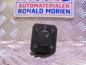 Gebruikte Spiegel Schakelaar Skoda Karoq Prijs € 12,50 Margeregeling aangeboden door Automaterialen Ronald Morien B.V.