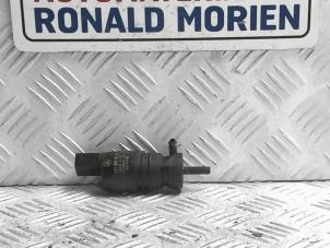 Gebruikte Ruitensproeierpomp voor Volkswagen Crafter 2.0 TDI 16V Prijs € 7,50 Inclusief btw aangeboden door Automaterialen Ronald Morien B.V.