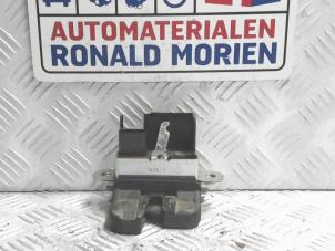 Gebruikte Achterklep Slotmechaniek Volkswagen Golf Prijs € 29,00 Margeregeling aangeboden door Automaterialen Ronald Morien B.V.