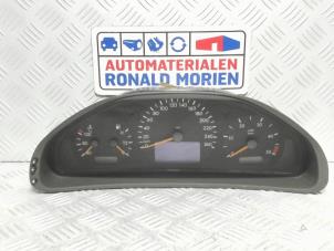 Gebruikte Instrumentenpaneel Mercedes E Combi (S210) 2.7 E-270 CDI 20V Prijs € 85,00 Margeregeling aangeboden door Automaterialen Ronald Morien B.V.