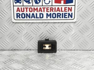 Gebruikte Regensensor Mercedes E Combi (S210) 2.7 E-270 CDI 20V Prijs € 29,00 Margeregeling aangeboden door Automaterialen Ronald Morien B.V.