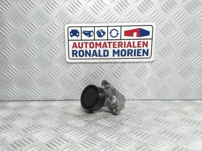 Gebruikte Spanrol Multiriem Volkswagen T-Roc I 1.5 TSI Evo BMT 4Motion 16V Prijs € 18,14 Inclusief btw aangeboden door Automaterialen Ronald Morien B.V.