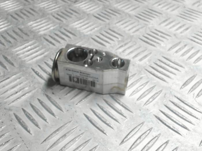 Gebruikte Airco expansieklep Nissan Juke (F15) 1.6 16V Prijs € 29,00 Margeregeling aangeboden door Automaterialen Ronald Morien B.V.