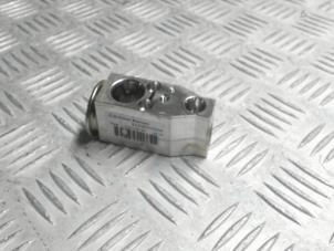 Gebruikte Expansieklep airco Nissan Juke (F15) 1.6 16V Prijs € 29,00 Margeregeling aangeboden door Automaterialen Ronald Morien B.V.