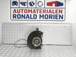 Gebruikte Asschenkel rechts-voor Nissan Juke (F15) Prijs € 95,00 Margeregeling aangeboden door Automaterialen Ronald Morien B.V.
