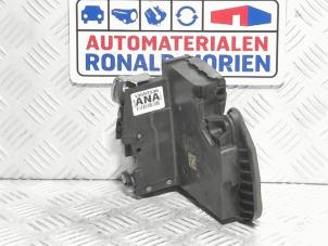 Gebruikte Portierslot Mechaniek 4Deurs links-voor Opel Astra Mk.7 1.4 Turbo 16V Prijs € 29,00 Inclusief btw aangeboden door Automaterialen Ronald Morien B.V.