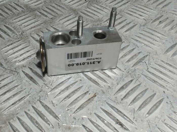 Gebruikte Expansieklep airco Opel Grandland/Grandland X 1.2 Turbo 12V Prijs € 25,00 Margeregeling aangeboden door Automaterialen Ronald Morien B.V.