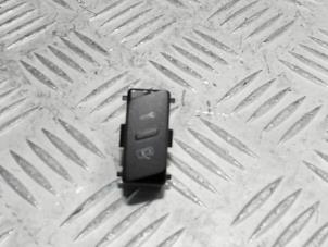 Gebruikte Centrale deurvergrendeling Schakelaar Volkswagen Phaeton (3D) 4.2 V8 40V 4Motion Prijs € 10,00 Margeregeling aangeboden door Automaterialen Ronald Morien B.V.