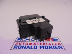 Gebruikte Centrale deurvergrendeling Schakelaar Volkswagen Phaeton (3D) 4.2 V8 40V 4Motion Prijs € 10,00 Margeregeling aangeboden door Automaterialen Ronald Morien B.V.