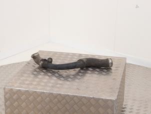 Gebruikte Intercooler Buis Volkswagen Transporter T5 2.0 TDI DRF Prijs € 29,00 Margeregeling aangeboden door Automaterialen Ronald Morien B.V.