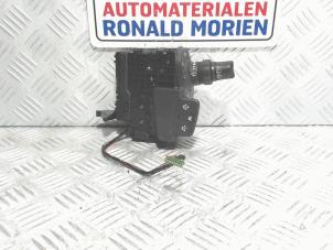 Gebruikte Schakelaar Ruitenwisser Renault Scénic II (JM) 1.5 dCi 100 Prijs € 29,00 Margeregeling aangeboden door Automaterialen Ronald Morien B.V.