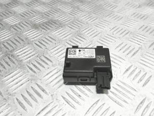 Gebruikte Antenne Opel Insignia Grand Sport 1.5 Turbo 16V 165 Prijs € 10,00 Margeregeling aangeboden door Automaterialen Ronald Morien B.V.