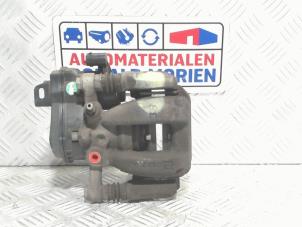 Gebruikte Remklauw (Tang) links-achter Opel Insignia Grand Sport 1.5 Turbo 16V 165 Prijs € 75,00 Margeregeling aangeboden door Automaterialen Ronald Morien B.V.