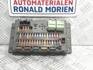 Gebruikte Zekeringkast BMW Mini One/Cooper (R50) 1.6 16V One Prijs € 30,00 Margeregeling aangeboden door Automaterialen Ronald Morien B.V.