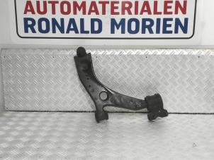 Gebruikte Triangel rechts-voor Ford C-Max (DM2) 1.8 16V Flexifuel Prijs € 29,00 Margeregeling aangeboden door Automaterialen Ronald Morien B.V.
