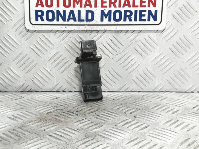 Luchthoeveelheidsmeter van een Opel Karl 1.0 12V 2018
