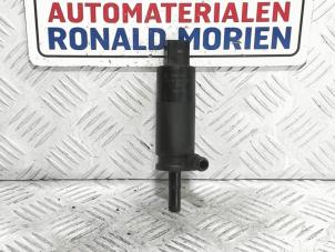 Gebruikte Koplampsproeier pomp Audi TT (8N3) 3.2 V6 24V Quattro Prijs € 10,00 Margeregeling aangeboden door Automaterialen Ronald Morien B.V.