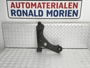 Gebruikte Draagarm rechts-voor Opel Adam 1.4 16V Prijs € 39,00 Margeregeling aangeboden door Automaterialen Ronald Morien B.V.