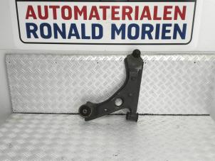 Gebruikte Triangel links-voor Opel Adam 1.4 16V Prijs € 39,00 Margeregeling aangeboden door Automaterialen Ronald Morien B.V.