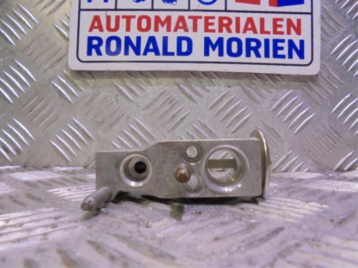 Gebruikte Airco expansieklep Citroen C3 (SC) 1.0 Vti 68 12V Prijs € 25,00 Margeregeling aangeboden door Automaterialen Ronald Morien B.V.