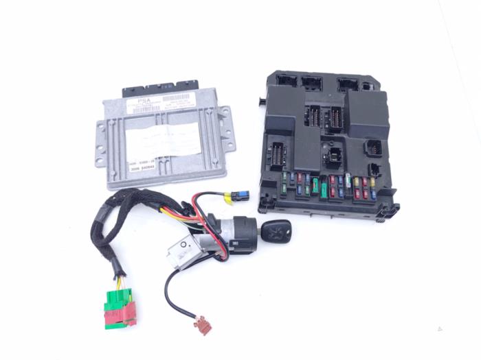 Gebruikte Computer Motormanagement Peugeot 307 (3A/C/D) 1.4 Prijs € 75,00 Margeregeling aangeboden door Automaterialen Ronald Morien B.V.