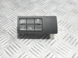 Gebruikte Schakelaar Mazda 3 (BM/BN) 2.0 SkyActiv-G 120 16V Prijs € 89,00 Margeregeling aangeboden door Automaterialen Ronald Morien B.V.