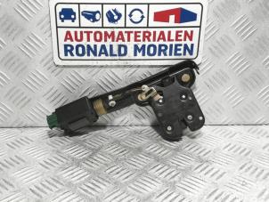 Gebruikte Slotmechaniek Kofferdeksel Audi TT (8N3) 1.8 T 20V Quattro Prijs € 25,00 Margeregeling aangeboden door Automaterialen Ronald Morien B.V.