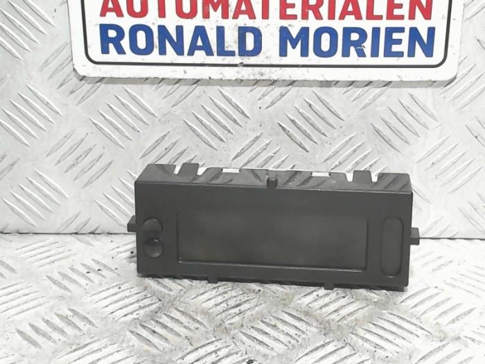 Gebruikte Display Interieur Renault Clio III (BR/CR) 1.5 dCi 75 FAP Prijs € 25,00 Margeregeling aangeboden door Automaterialen Ronald Morien B.V.