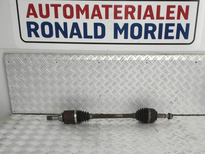 Gebruikte Steekas links-voor Renault Clio III (BR/CR) 1.5 dCi 75 FAP Prijs € 45,00 Margeregeling aangeboden door Automaterialen Ronald Morien B.V.