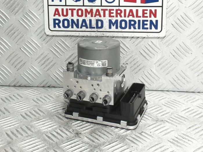 Gebruikte ABS Pomp Volkswagen Golf VII (AUA) 2.0 TDI 150 16V Prijs € 66,55 Inclusief btw aangeboden door Automaterialen Ronald Morien B.V.