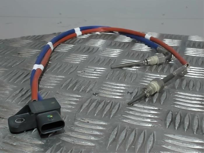 Gebruikte Uitlaat temperatuursensor Renault Megane IV Grand Coupe (RFBL) 1.3 TCE 115 16V Prijs € 75,00 Margeregeling aangeboden door Automaterialen Ronald Morien B.V.