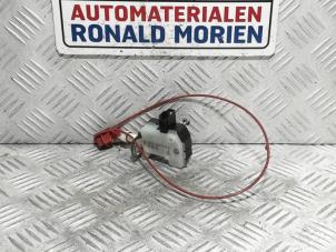 Gebruikte Tankklep Vergrendelingsmotor Audi TT (8J3) 2.0 TFSI 16V Prijs € 15,00 Margeregeling aangeboden door Automaterialen Ronald Morien B.V.