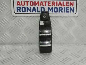 Gebruikte Ruit schakelaar elektrisch Mini Clubman (F54) 1.5 Cooper 12V Prijs € 29,00 Margeregeling aangeboden door Automaterialen Ronald Morien B.V.