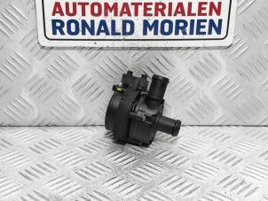 Gebruikte Extra waterpomp Volkswagen Passat (3G2) 2.0 TDI 16V 150 Prijs € 25,00 Inclusief btw aangeboden door Automaterialen Ronald Morien B.V.