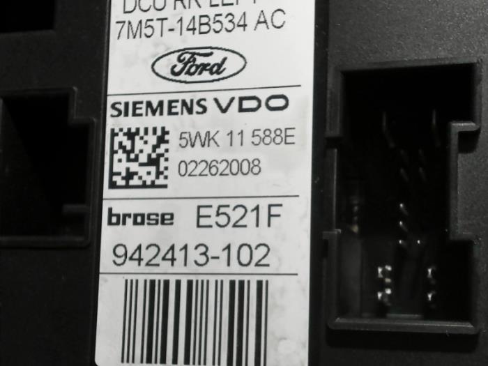 Raammotor Portier van een Ford C-Max (DM2) 1.8 16V Flexifuel 2008