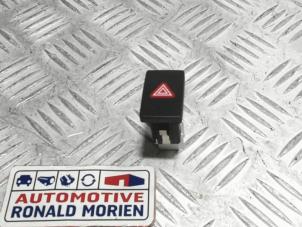 Gebruikte Paniekverlichtings Schakelaar Volkswagen Golf VI (5K1) 1.4 TSI 160 16V Prijs € 7,50 Margeregeling aangeboden door Automaterialen Ronald Morien B.V.