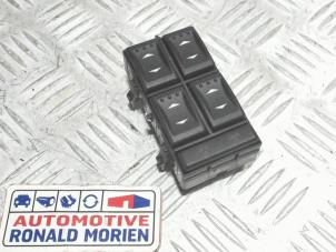 Gebruikte Ruit schakelaar elektrisch Ford Mondeo III Wagon 1.8 16V Prijs € 15,00 Margeregeling aangeboden door Automaterialen Ronald Morien B.V.