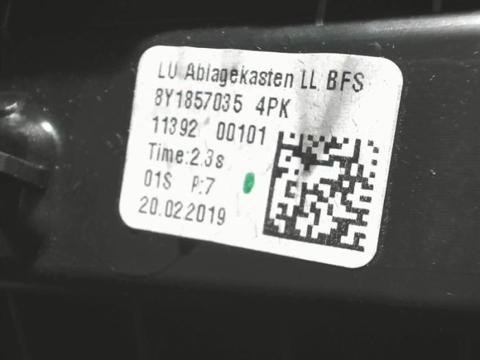 Dashboardkastje van een Audi A3 Sportback (8YA) 2.0 30 TDI 16V 2021